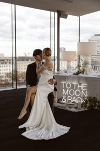 to_the_moon_neonsign